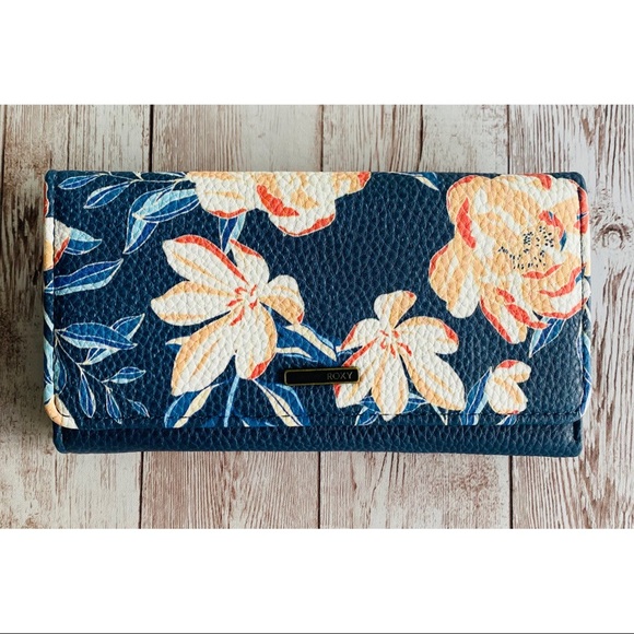 NWOT Roxy Hazy Daze Trifold Wallet - Picture 3 of 10